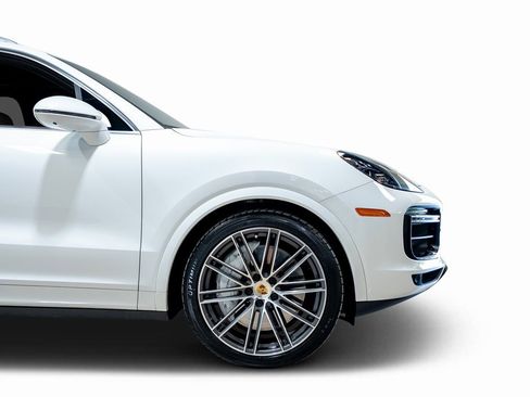 Used 2021 Porsche Cayenne Turbo image 16