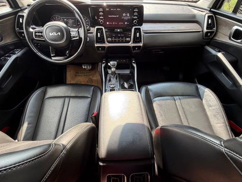 Used 2023 Kia Sorento EX AWD/4WD image 12