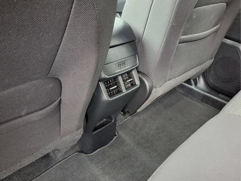 Used 2026 Chevrolet Equinox LT FWD image 9