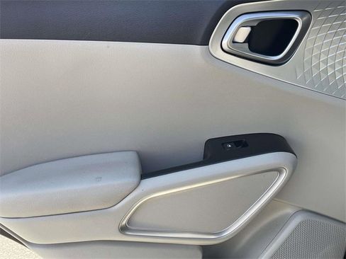 Used 2023 Kia Soul LX w/ LX Technology Package image 23