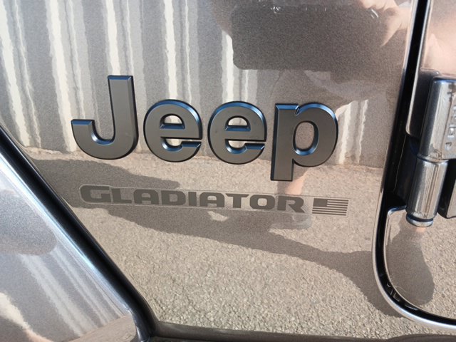 Used 2025 Jeep Gladiator Sport AWD/4WD image 12
