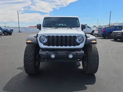 Used 2024 Jeep Gladiator Sport AWD/4WD image 2