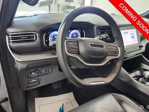 Used 2024 Jeep Wagoneer L Series II w/ Flexible Seating Group AWD/4WD image 8