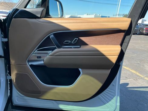 Used 2023 Land Rover Range Rover SE image 32