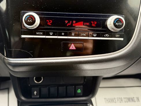 Used 2020 Mitsubishi Outlander ES AWD/4WD image 18