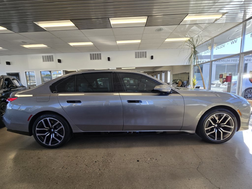 Certified 2024 BMW 750e xDrive w/ Executive Package AWD/4WD image 3