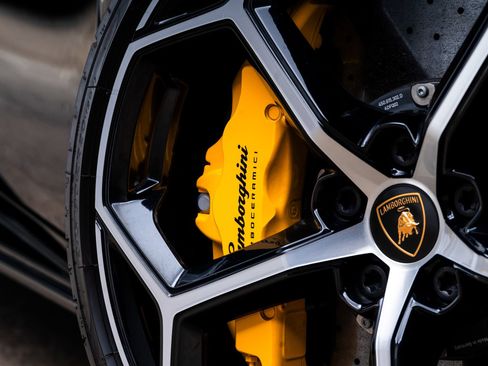 Used 2022 Lamborghini Huracan EVO RWD image 6