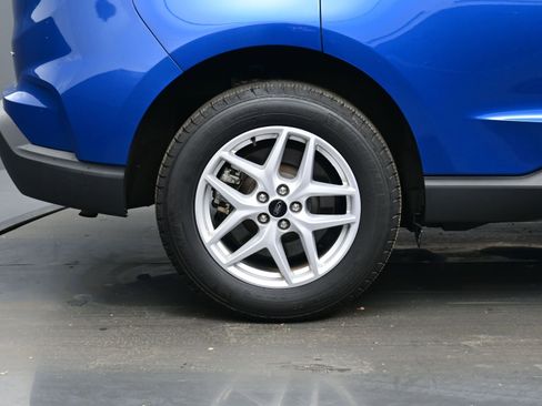 Used 2023 Ford Edge SEL w/ Convenience Package image 9