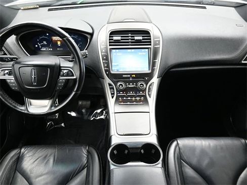 Used 2019 Lincoln Nautilus Select image 16