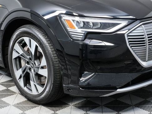 Used 2023 Audi e-tron Premium image 31