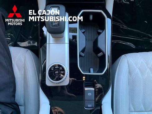 New 2026 Mitsubishi Outlander SEL image 16