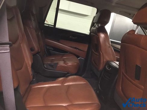 Used 2017 Cadillac Escalade Premium Luxury image 32