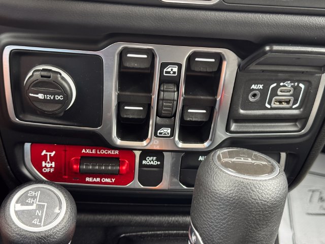 Certified 2025 Jeep Gladiator Mojave w/ Steel Bumper Group AWD/4WD image 36