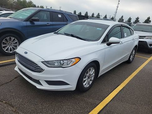 Used 2018 Ford Fusion S image 2