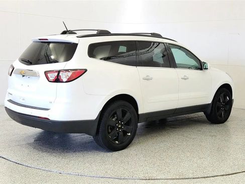 Used 2017 Chevrolet Traverse LT w/ Style and Technology Package FWD image 8