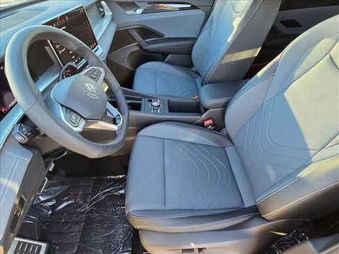 New 2026 Volkswagen Tiguan SE R-Line image 4