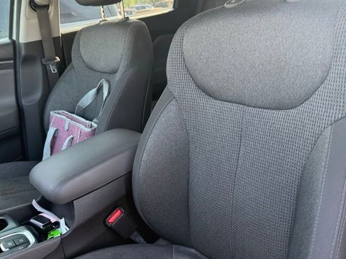 Used 2020 Hyundai Santa Fe SE image 10