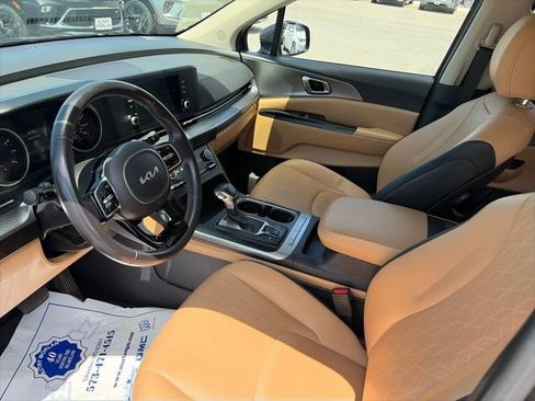 Used 2024 Kia Carnival LX FWD image 15