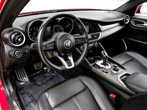 Used 2022 Alfa Romeo Giulia Ti AWD/4WD image 3