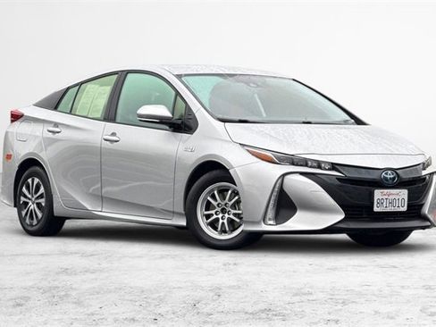 Used 2020 Toyota Prius Prime XLE image 2