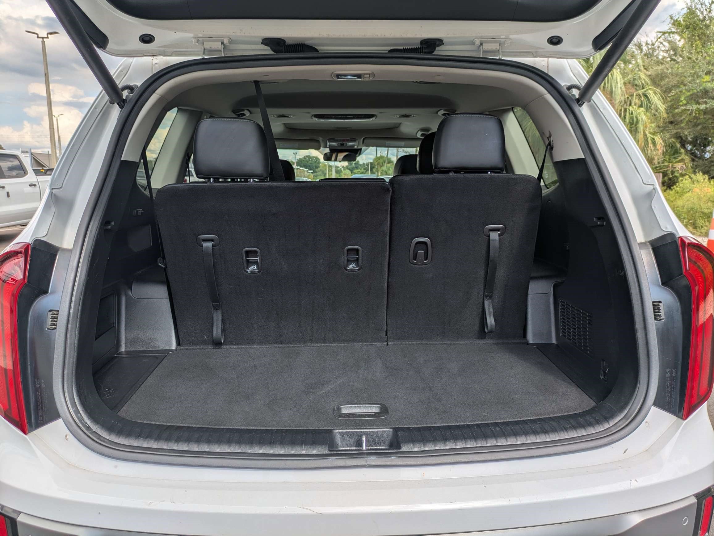 Used 2025 Kia Telluride S FWD image 11