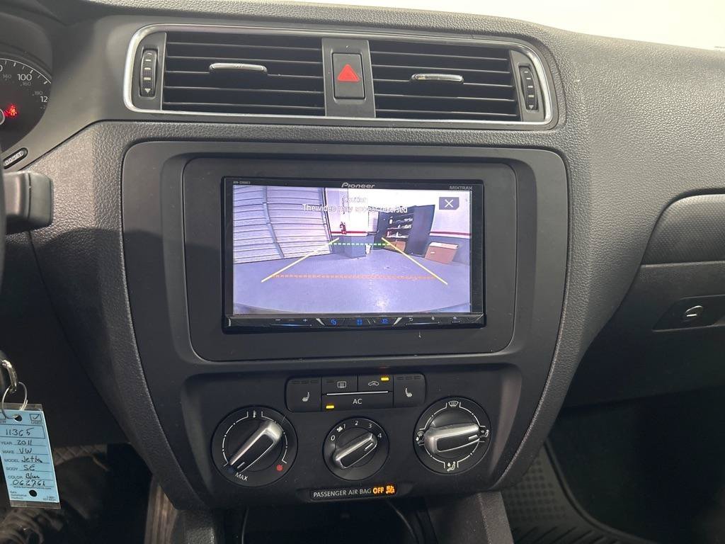 Used 2011 Volkswagen Jetta SE FWD image 17