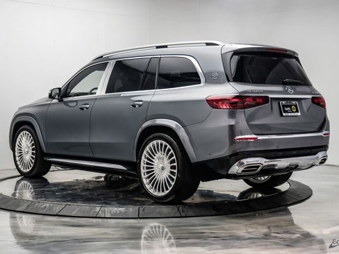 Used 2024 Mercedes-Benz Maybach GLS 600 4MATIC image 12
