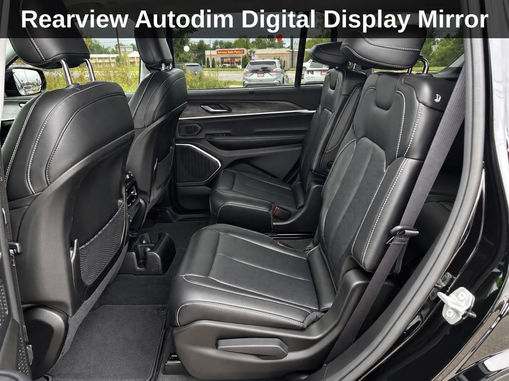 Used 2023 Jeep Grand Cherokee L Limited w/ Luxury Tech Group II AWD/4WD image 31