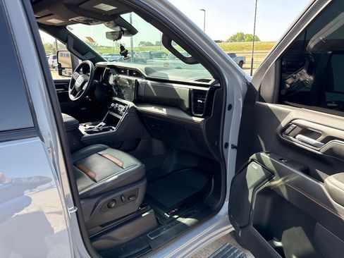 Used 2024 GMC Sierra 2500 AT4 w/ AT4 Premium Plus Package AWD/4WD image 13