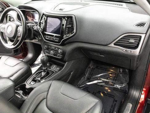 Used 2021 Jeep Cherokee Limited image 39