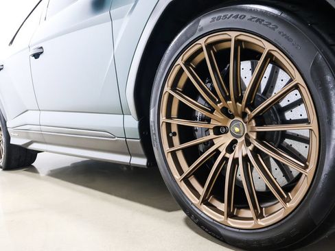 Used 2024 Lamborghini Urus Performante AWD/4WD image 23