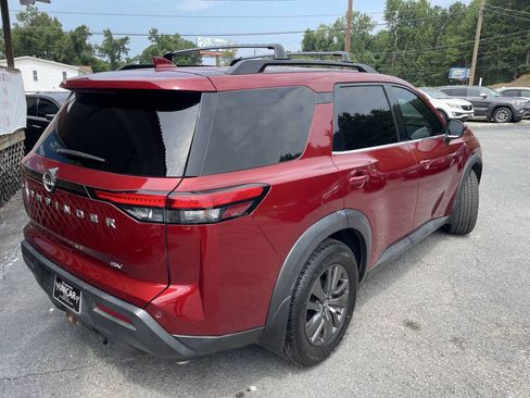 Used 2022 Nissan Pathfinder SV w/ SV Premium Package FWD image 7