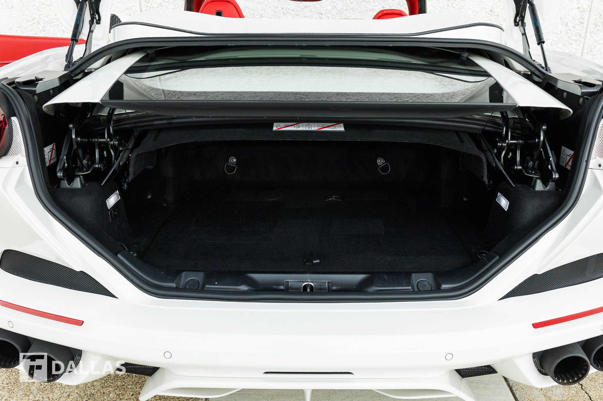 Used 2019 Ferrari Portofino RWD image 30