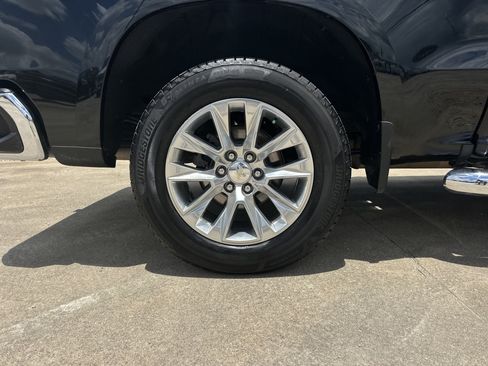 Certified 2021 Chevrolet Silverado 1500 LTZ w/ Z71 Off-Road Package AWD/4WD image 18