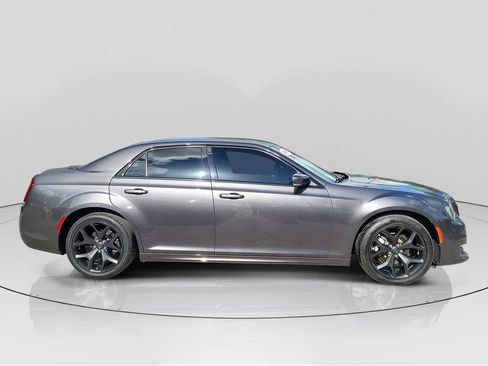 Used 2022 Chrysler 300 Touring L RWD image 8