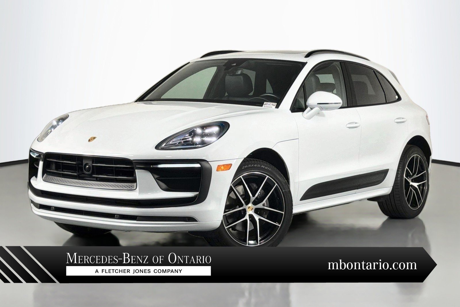 Used 2023 Porsche Macan AWD/4WD image 1