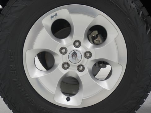 Used 2013 Jeep Wrangler Unlimited Sahara AWD/4WD image 25