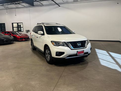 Used 2017 Nissan Pathfinder SL w/ SL Premium Package image 1