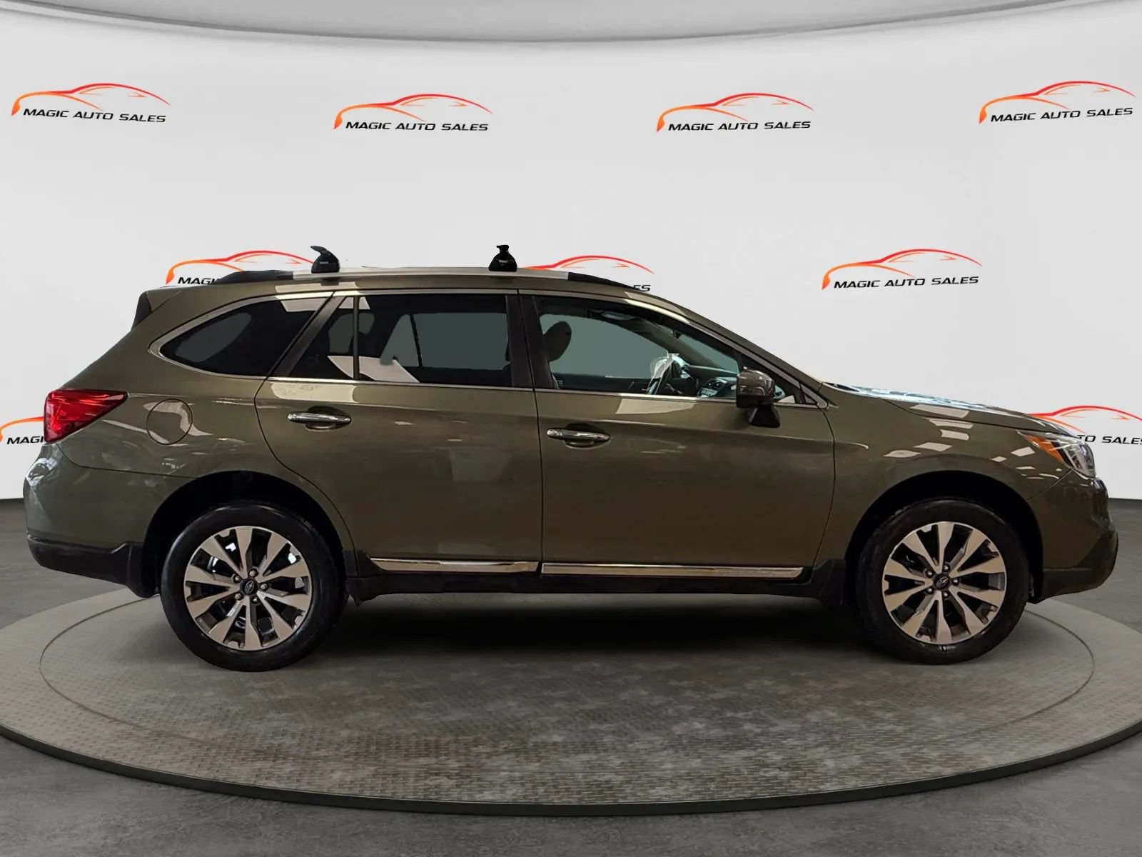 Used 2017 Subaru Outback 3.6R Touring w/ Popular Package #5A AWD/4WD image 6