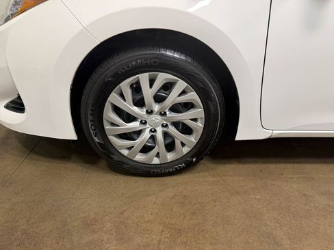 Used 2017 Toyota Corolla L FWD image 87