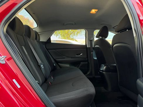 Used 2022 Hyundai Elantra SEL FWD image 27