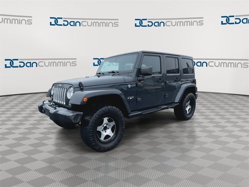 Used 2016 Jeep Wrangler Unlimited Sahara w/ Connectivity Group image 5