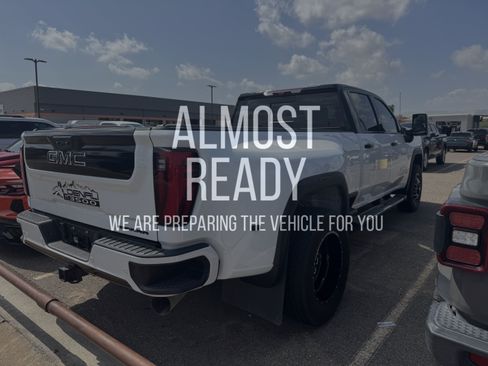 Used 2024 GMC Sierra 3500 Denali w/ Denali Reserve Package AWD/4WD image 4