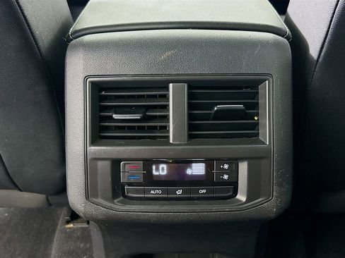 Used 2023 Volkswagen Atlas SE w/ Panoramic Sunroof Package AWD/4WD image 25