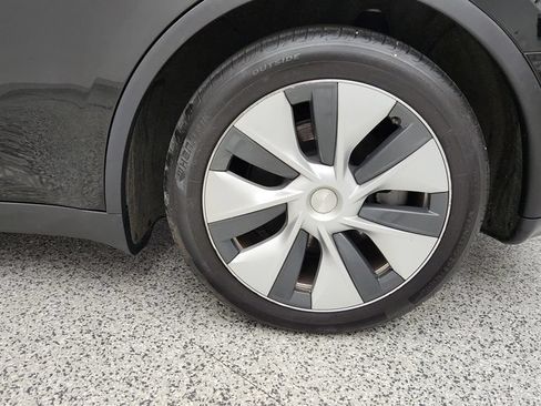 Used 2024 Tesla Model Y Long Range AWD/4WD image 9