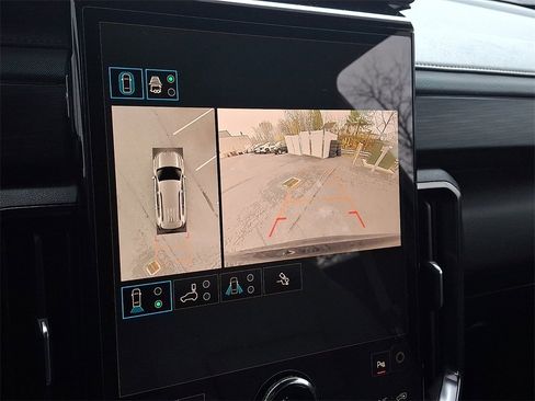 Used 2025 GMC Acadia AT4 image 18