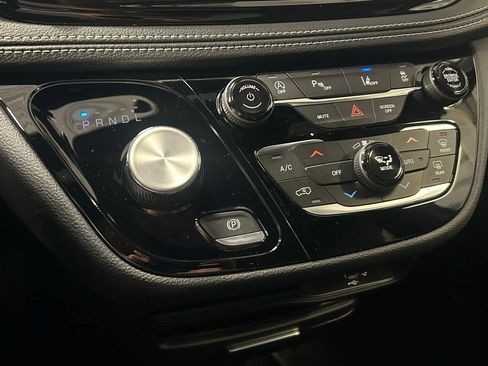 New 2026 Chrysler Pacifica Select image 16