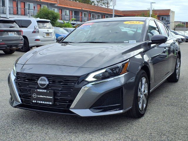 Used 2025 Nissan Altima 2.5 S FWD image 28