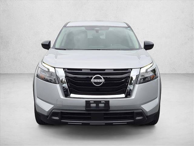 Used 2025 Nissan Pathfinder S AWD/4WD image 2