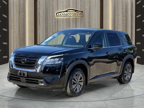 Used 2025 Nissan Pathfinder S FWD image 5